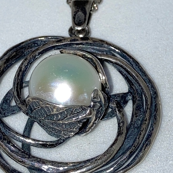 P.Z. Israel 925 silver White pearl nesting in leaves Pendant necklace + chain - Picture 4 of 7